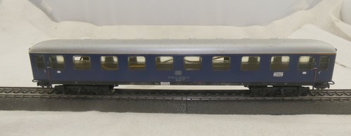 Blauer personenwagen aus - blauer,