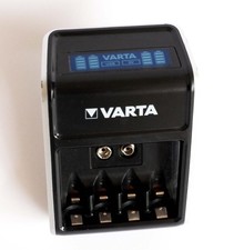 Varta Netzladegerät 57677 mit Ladestandsanzeige