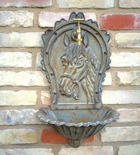 Waschbecken als Wandbrunnen