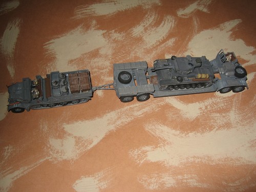 Zugmaschine mit tieflader - zugmaschine,