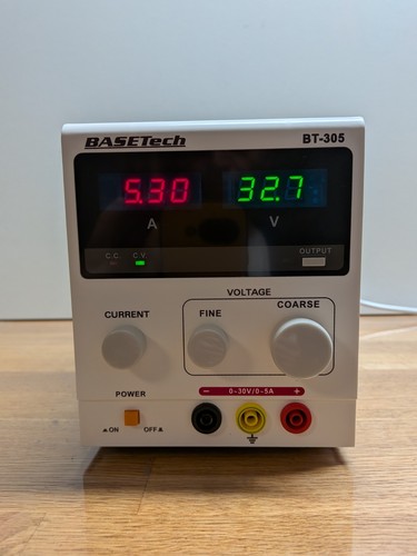 Basetech 305 30v 150w - 5a,