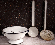 3 Seiher Abtropf Nudel sieb Emaille Suppen Kelle emailliert Schaumlöffel antik