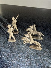 Unbemalte  Zinnflachfiguren  -