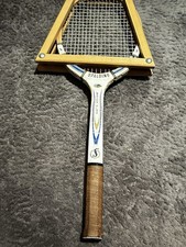Antiker Tennisschläger mit