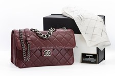 CHANEL Perfect Edge Large