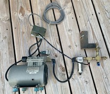 Thomas Kompressor Model 607 CAB 22 Mit Anbauteilen