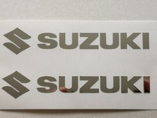 2 x Suzuki mit Logo •