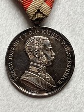 Silberne Tapferkeitsmedaille 1. Klasse  mit Randpunzierung  A, Stempel LEISEK