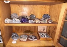 Umfangreiche Mineralien- und Fossiliensammlung mit Geoden & Amethyst