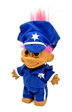 Polizei Troll Zaubertroll Russ Vintage aus den 90er blaue Uniform pinke Haare