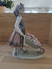 Lladro Figur Mädchen mit Schubkarre voller Blumen E-1S