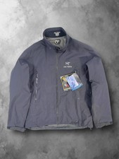 Schwarze Y2K Arc’teryx Beta