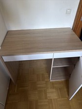 schreibtisch mit Viel Platz