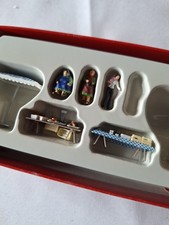 Modellfiguren  1:87  von Preiser 2 x Marktstände und Figuren