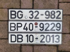 3 Nummernschilder von