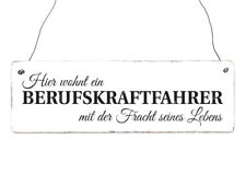 Holzschild Shabby HIER WOHNT EIN BERUFSKRAFTFAHRER Mann LKW-Fahrer Spruch