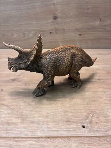 2011 schleich triceratops - 2011,