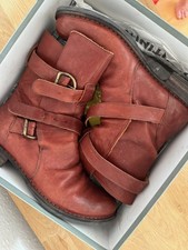 Fiorentini + Baker,  Stiefel