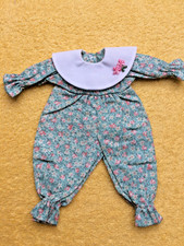 Neuer kleiner Puppenanzug