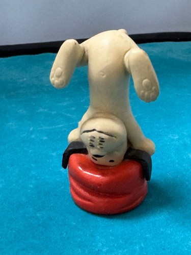 Vintage hund wum auf hocker - hund,