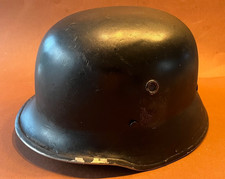 Alter Stahlhelm aus Fieberglas