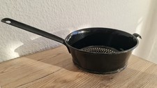 Altes Emaille Durchschlagsieb Abtropfsieb Seiher mit Stiel schwarz 