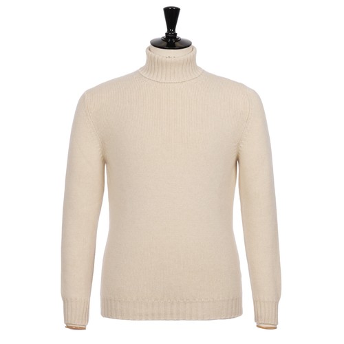 Rollkragenpullover aus