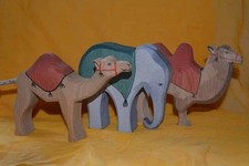 Ostheimer Figur, Tier aus Holz, Königstiere mit Sattel,  für die Krippe