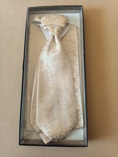 Hochzeitskrawatte mit Einstecktuch