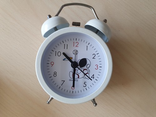 Alarm uhr model 8893 - (clock),