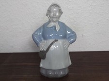 DEKORATIVE ALTE PORZELLANFIGUR "FRAU" #9251