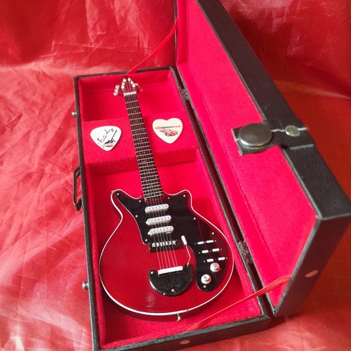 Brian may queen miniatur - brian, 10"