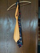 2 Herren Schlips/Krawatte gelb, schwarz mit Fussballer