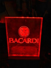 Bacardi Leuchtreklame auf