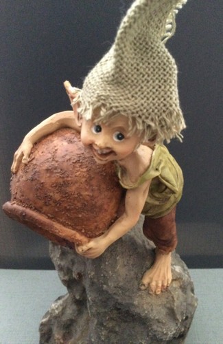 Pixie figur gnom auf einem - gnom,