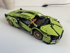 RC Technik-Sportwagen grün