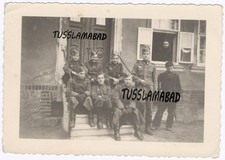 Soldaten in Gottberg vor Haus