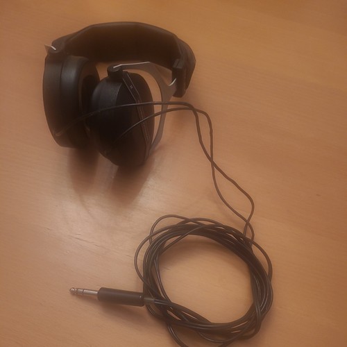 Beyerdynamic dt220 headphones - beyerdynamic,