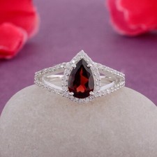 1.74 Karat Granat & Weiß