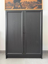 BILLY/OXBERG Bücherregal mit Türen – Schwarz Eichenachbild