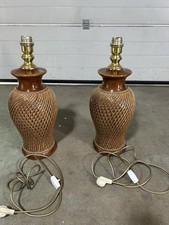 2 Vintage Keramik Tischlampen 70er Jahre – Rattanoptik, funktionstüchtig