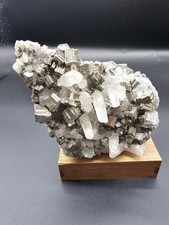 Pyrit Auf Quarz Kalimantan Indonesien 12x10x6cm,725Gramm.