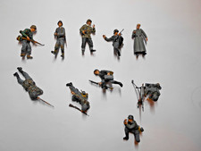 1:35 Konvolut 10 Figuren (2) gebaut und bemalt, Militär