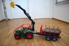 Bruder Forsttraktor Fendt mit