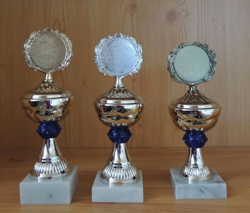 3er serie pokale kelche mit - pokale,