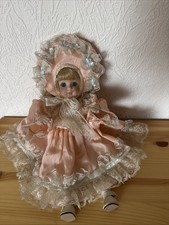 Wunderschöne Puppe, blond