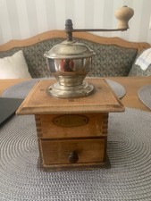 Alte Kaffeemühle aus Holz
