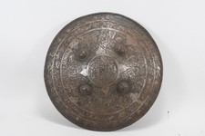 C25P02- Orient Rundschild Eisen graviert