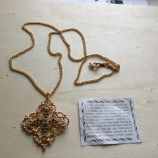 24 Karat vergoldet Kette, Kreuz mit Montana Strass Steinen.Neuwertig,Ungetragen.