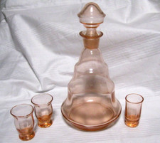 alte Karaffe mit Glasstöpfel